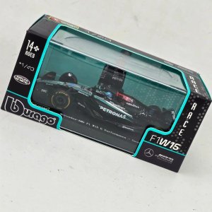 Réplica Burago Mercedes AMG W15 George Russell 1:43 con Piloto - imagen 6