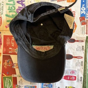 Lote de 7 Gorras con Temáticas Variadas: Turismo, Marcas y Uruguay - imagen 5