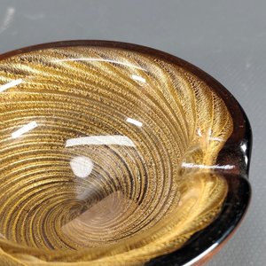 Cenicero de Cristal con Diseño Dorado Espiralado - imagen 3