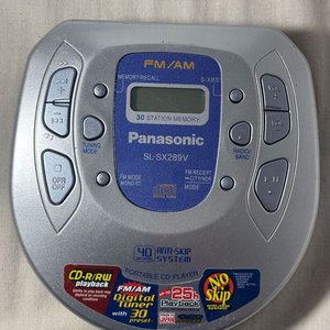 Lote de Juguetes: Peluches, Pistolas, Reproductor CD Panasonic y Más - imagen 6
