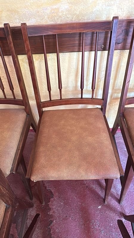 Sillas de Madera Dura con Asientos Tapizados en Buen Estado - imagen 7