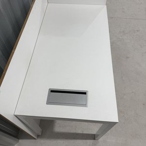 Escritorio Blanco con Divisor y Pasacables - imagen 6