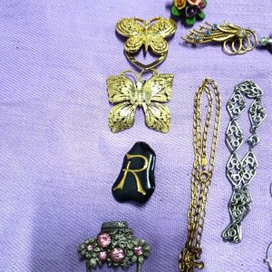 Lote de Bisutería Variada: Broches, Collares, Anillos y Pulseras - imagen 5