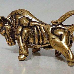 Figura Miniatura de Toro en Bronce - imagen 3