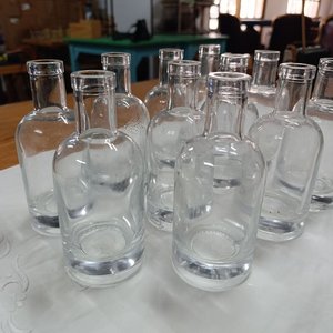 Lote de 12 Botellas de Vidrio Hialino Transparentes - 15 cm de Altura - imagen 3