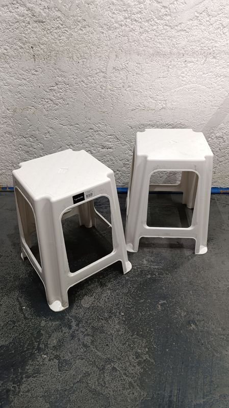 Lote anterior: Banqueta de Plástico Blanco de Excelente Condición