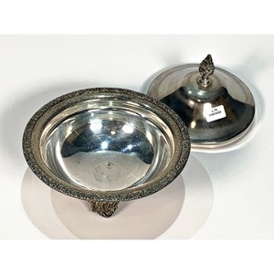 Centro de Mesa Metálico con Tapa y Patas Ornamentadas - imagen 4