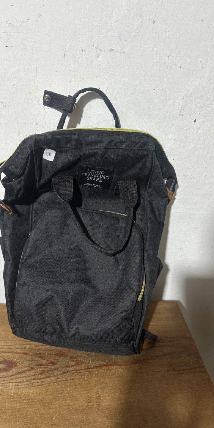 Mochila Negra Living Traveling Share