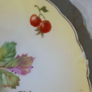 Plato de Porcelana con Manzanas y Firma A. Koch - Diámetro 19.5 cm - imagen 3