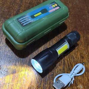 Lote anterior: Linterna LED Recargable de Metal con Estuche y Cable USB
