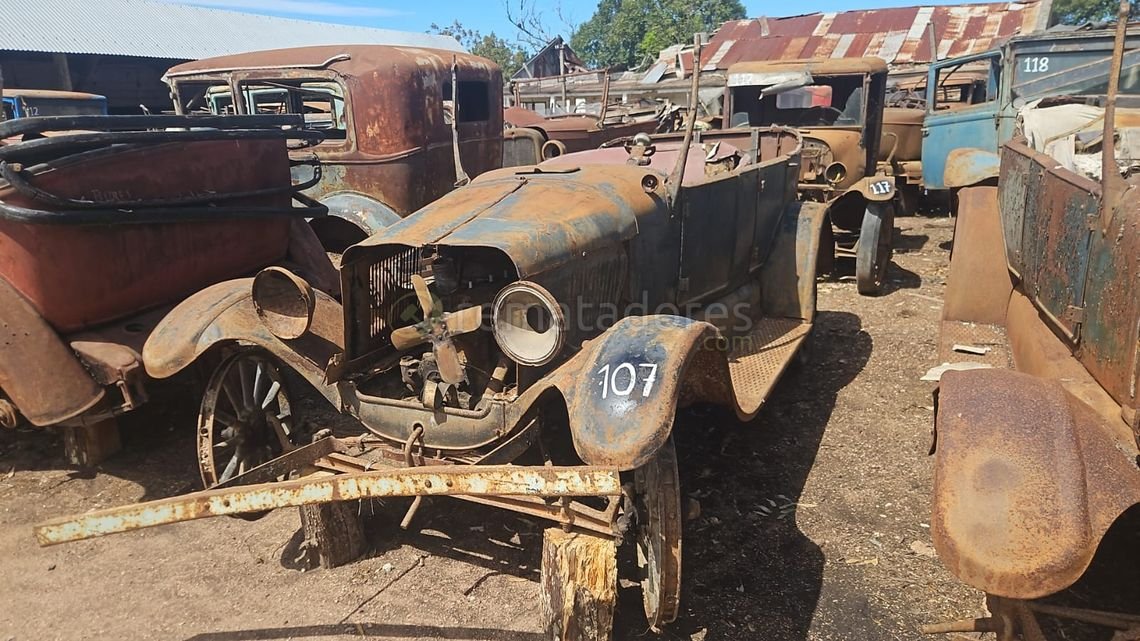 Automóvil Antiguo Clásico Ruedas Grandes