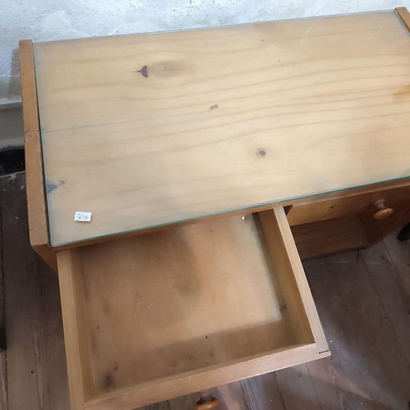 Mueble de madera con tapa de vidrio y cajones - imagen 2