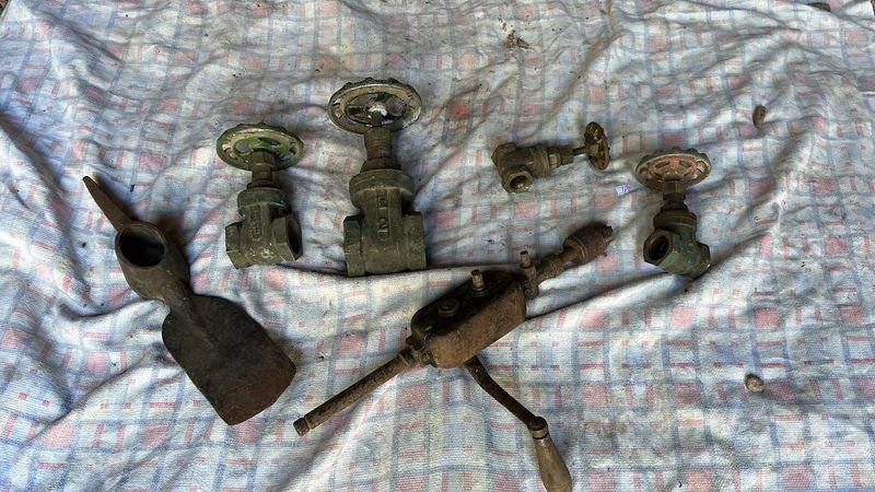 Lote siguiente: Tornillos de Bronce Antiguos con Pico y Canilla