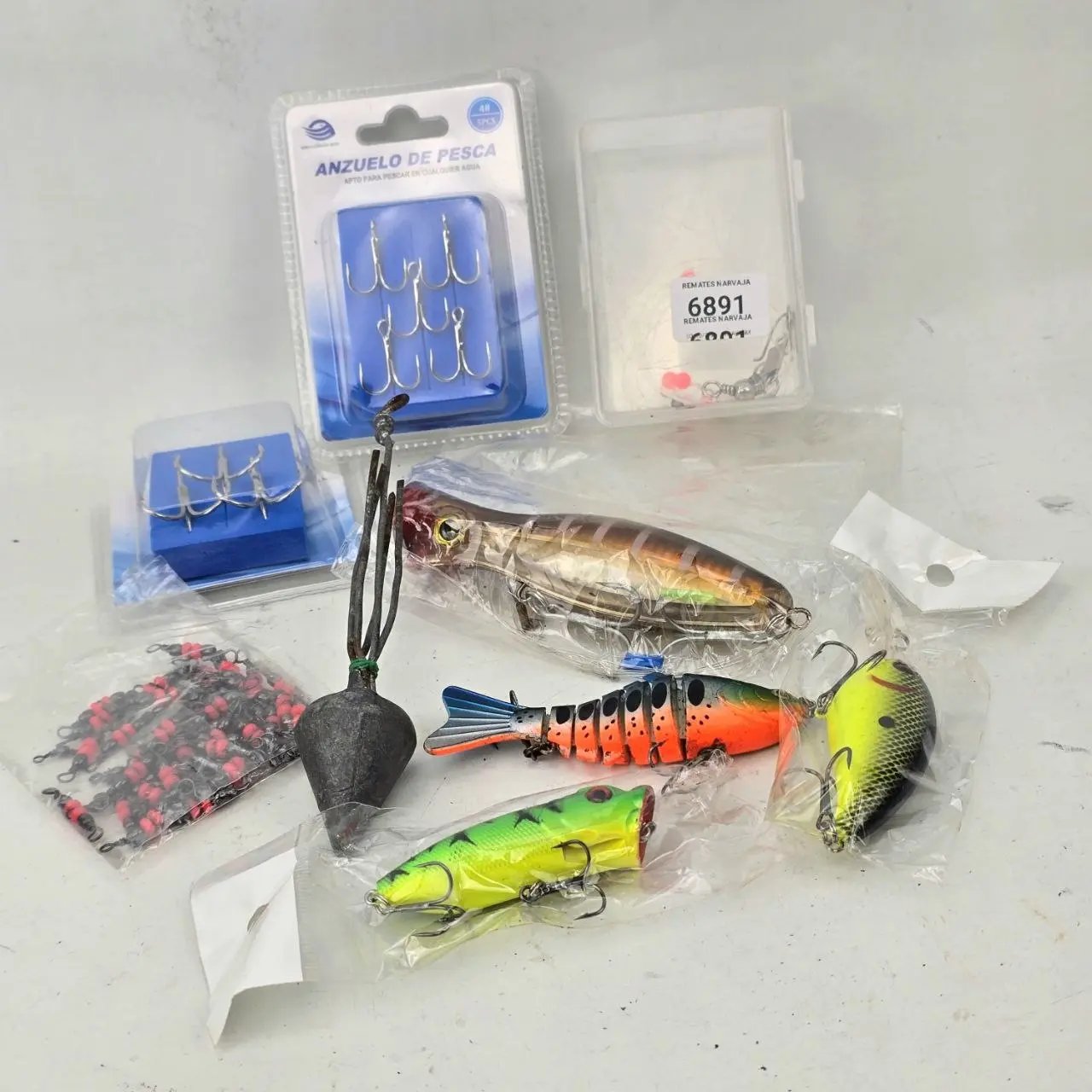Set de Señuelos y Accesorios de Pesca