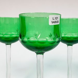 Cinco Copas de Cristal Verdes Facetadas con Decoración de Espigas - imagen 2