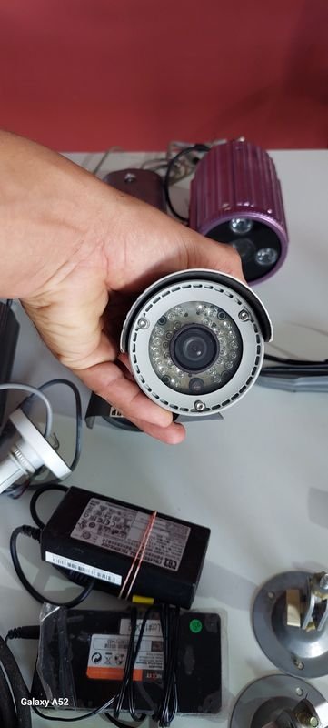 Gran lote de cámaras de seguridad y cables - imagen 9