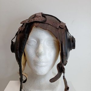 Lote anterior: Casco de Piloto Americano Segunda Guerra Mundial Modelo A-11 con Auriculares