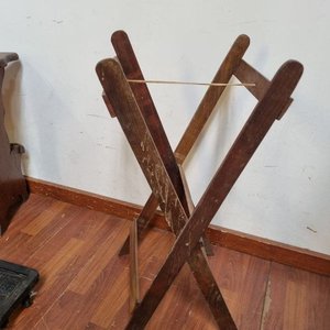 Mesa de Arime de Madera con Revistero y Base con Ruedas Plegable - imagen 4