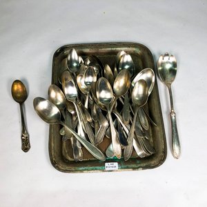 Lote de Cubiertos Metálicos Variados: Cucharas, Tenedores y Cuchillos - imagen 2