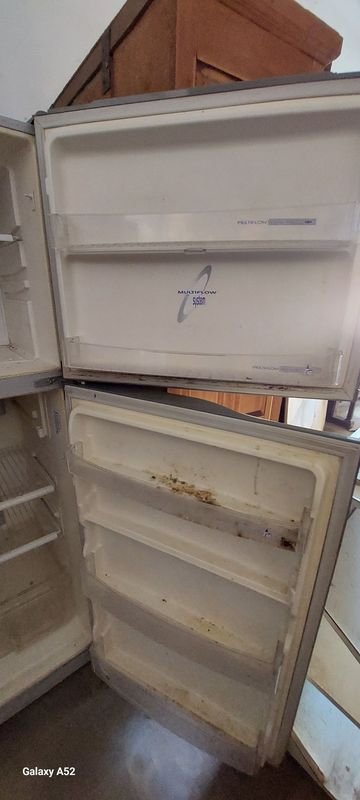 Heladera con congelador en buen estado - imagen 5