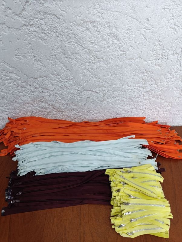 Lote siguiente: Zippers en diferentes colores y longitudes