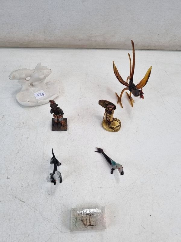 Lote de Figuras Decorativas: Animales Marinos, Orientales y Ave Exótica - imagen 1