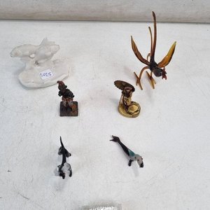 Lote siguiente: Lote de Figuras Decorativas: Animales Marinos, Orientales y Ave Exótica