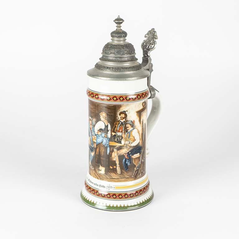 Jarra de porcelana austriaca con escena pintada y tapa de peltre - imagen 1