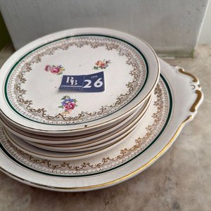 Fuente y 6 Platos de Porcelana con Flores y Bordes Dorados - imagen 6