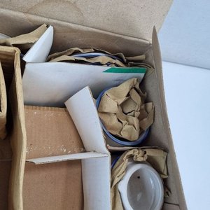 Juego de Té Cerámica 17 Piezas Flores Azules y Amarillas con Inscripción 'A.S.' - imagen 2