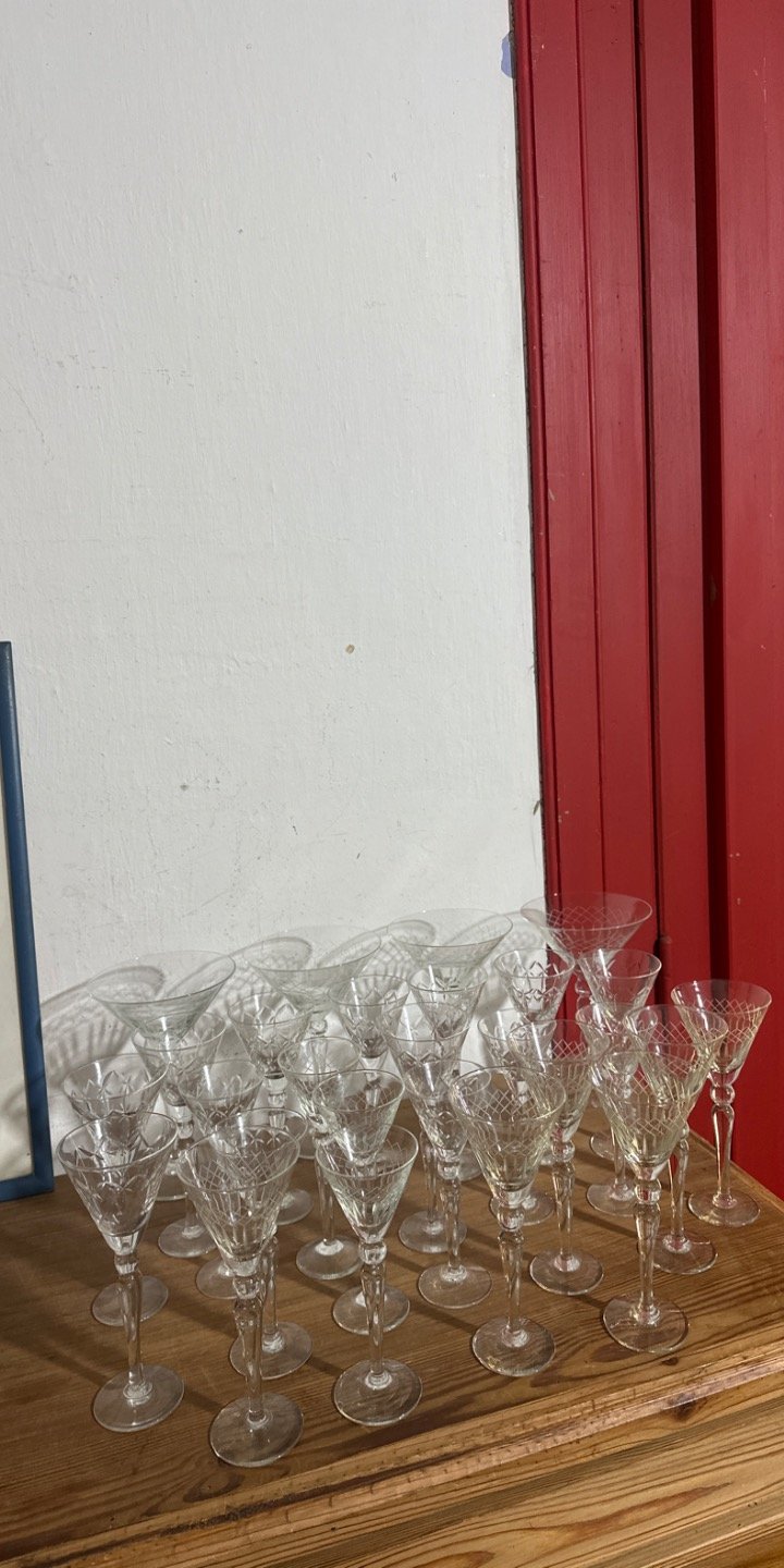 Juego de 25 Copas de Cristal Tallado