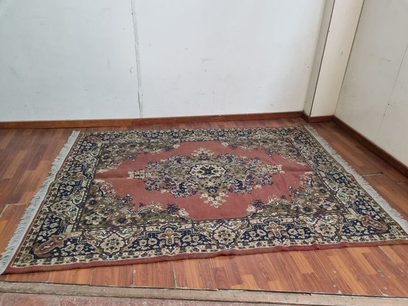 Lote siguiente: Alfombra Floral con Tallas y Padrón
