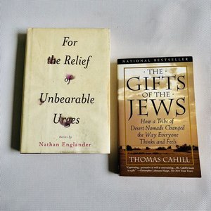 Lote anterior: Lote de 2 Libros: "The Gifts of the Jews" de Thomas Cahill y "For the Relief of Unbearable Urges" de Nathan Englander