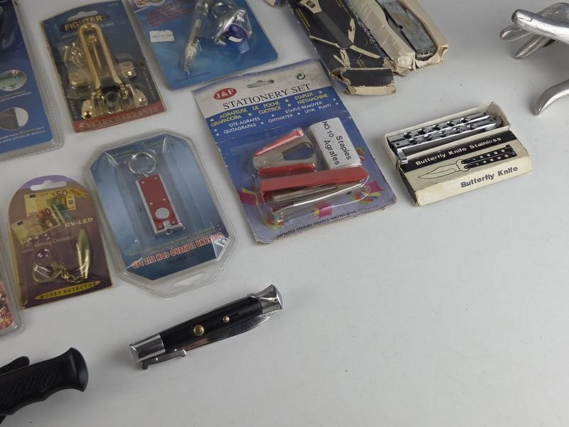 Gran lote de accesorios para camping y herramientas - imagen 4