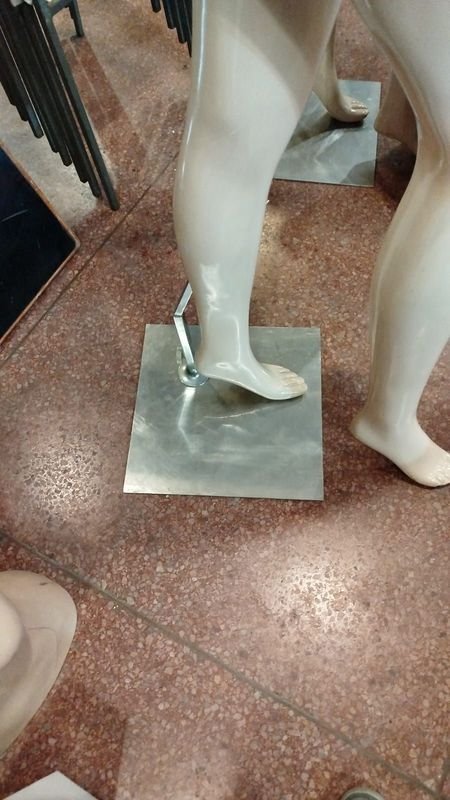 Maniquí de plástico blanco - imagen 5