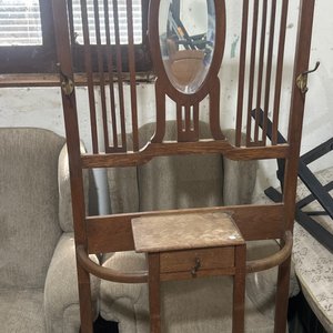 Lote siguiente: Recibidor Antiguo de Roble con Espejo y Cajón