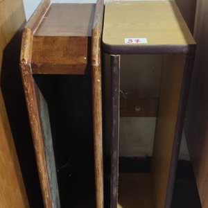 Lote siguiente: Lote de 2 repisas de madera