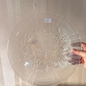 Juego de 2 Fuentes Redondas de Vidrio Labrado con Diseño Navideño - imagen 2