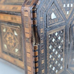 Mesa Turca Octogonal con Incrustaciones de Madera y Nácar - imagen 4