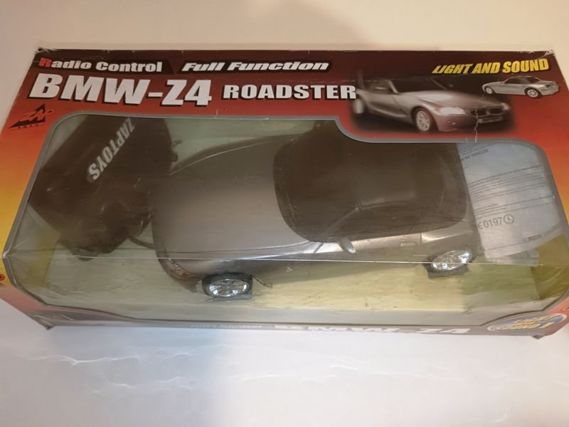 BMW Z4 Roadster con control remoto y luces en su caja original - imagen 3