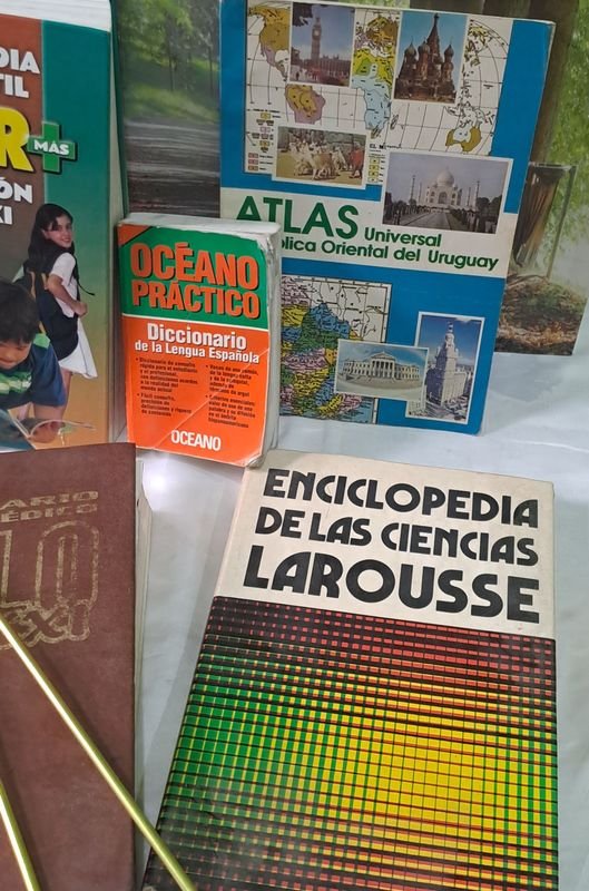 Colección de libros y accesorios en buen estado - imagen 3