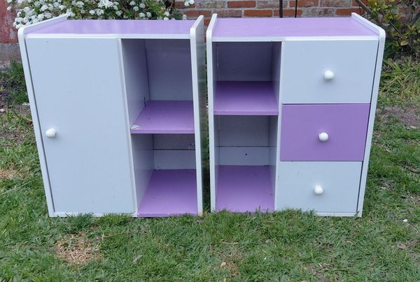Juego de 2 Mesas de Luz Blancas y Violetas con Cajones y Puerta - imagen 1