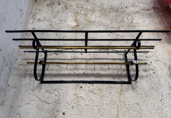 Ganchera de metal con accesorios en buen estado - imagen 2