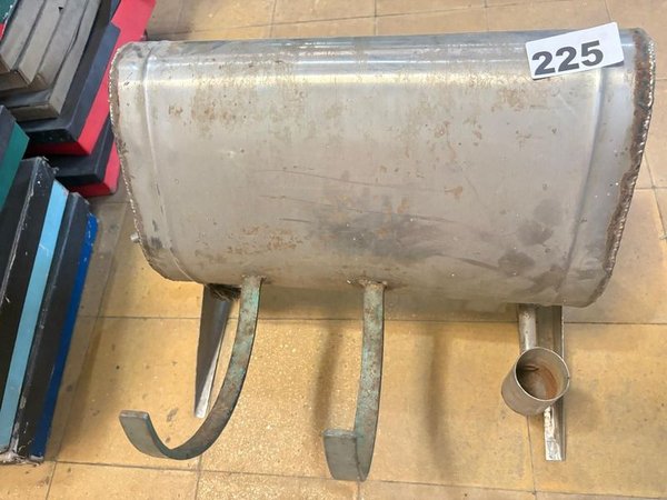 Tanque Metálico con Soporte para Uso Industrial o Agrícola - imagen 1