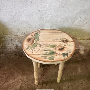 Mesita de Arrime Redonda Restaurada con Diseño Floral - imagen 5