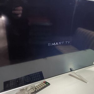 Televisor Smart TV JVC 32 Pulgadas - imagen 1