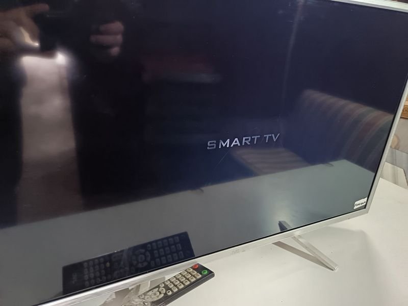 Televisor Smart TV JVC 32 Pulgadas