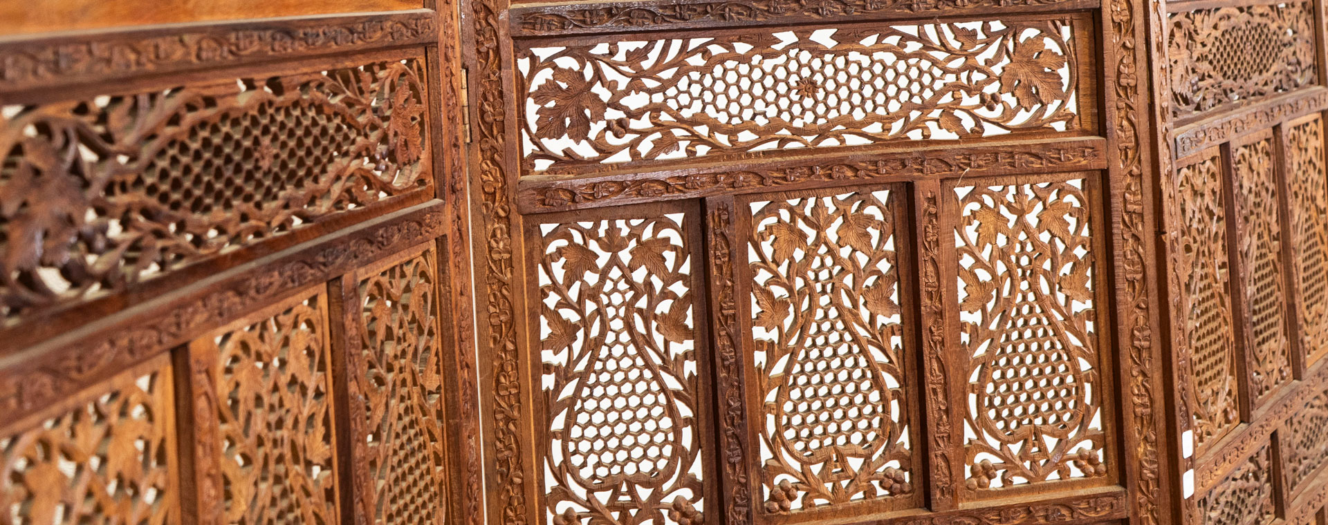 ¡Muebles de lujo! Ropero, escritorio y más en suba