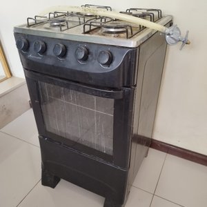 Lote siguiente: Cocina a Gas 4 Hornallas con Horno