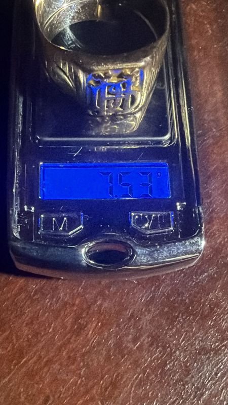 Anillo de oro 18k con diseño grabado - imagen 2